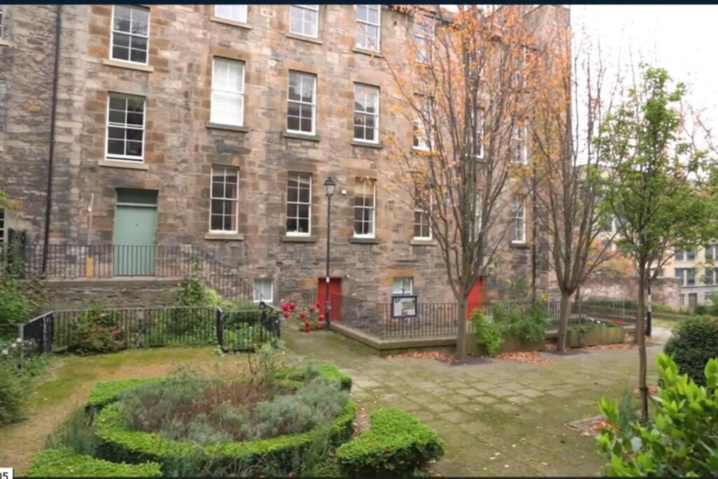Jewel Of Royal Mile Apartment Edinburgh Exterior photo